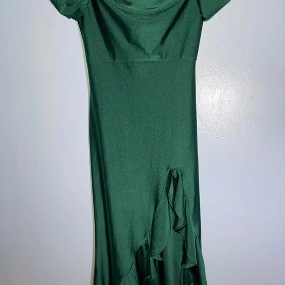 Elegant Green Off-Shoulder Dress - Picture 4 of 7